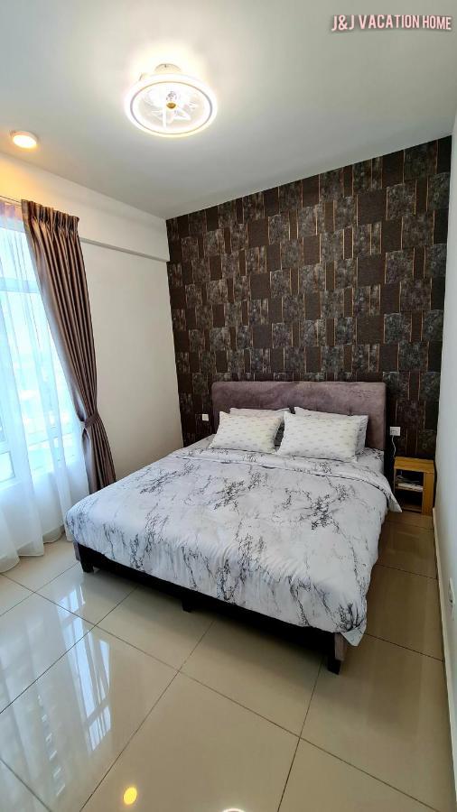 J&J Vacation Home@Novo8 Residence Kampong Tambak Exterior foto
