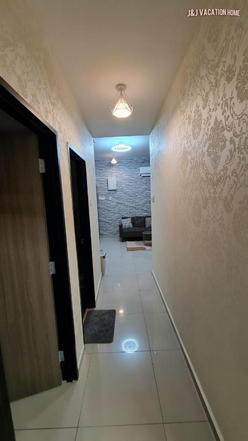 J&J Vacation Home@Novo8 Residence Kampong Tambak Exterior foto