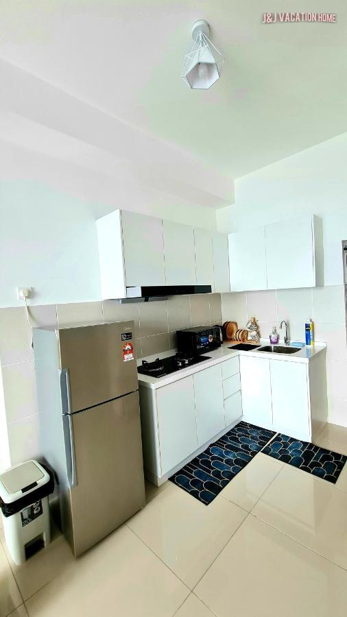 J&J Vacation Home@Novo8 Residence Kampong Tambak Exterior foto