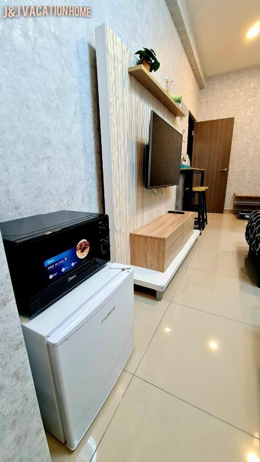 J&J Vacation Home@Novo8 Residence Kampong Tambak Exterior foto