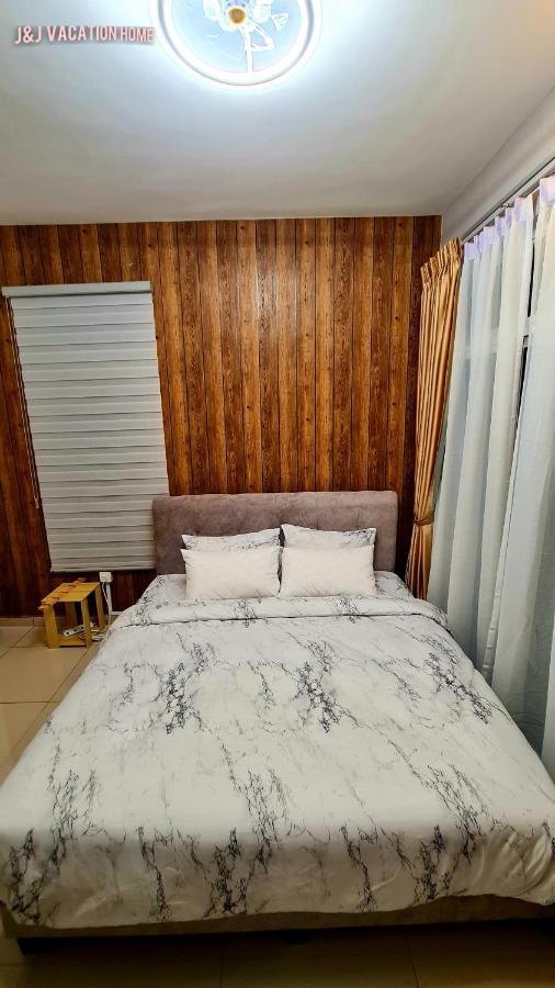 J&J Vacation Home@Novo8 Residence Kampong Tambak Exterior foto