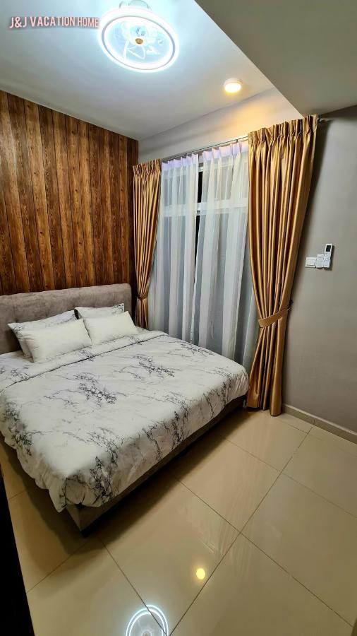 J&J Vacation Home@Novo8 Residence Kampong Tambak Exterior foto