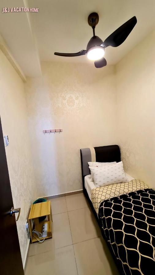J&J Vacation Home@Novo8 Residence Kampong Tambak Exterior foto