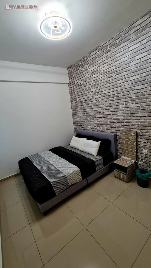 J&J Vacation Home@Novo8 Residence Kampong Tambak Exterior foto